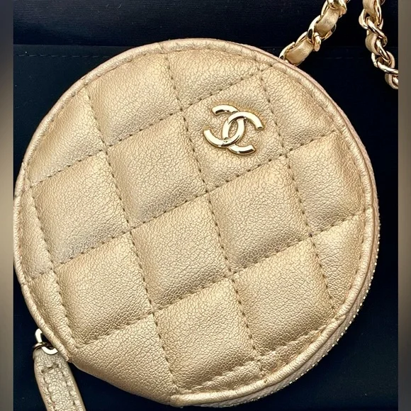 NEW CHANEL MATELASSE COCO MARK YEAR CHAMPAGNE GOLD LAMBSKIN COIN/AIRPODS CASE - Picture 4 of 16